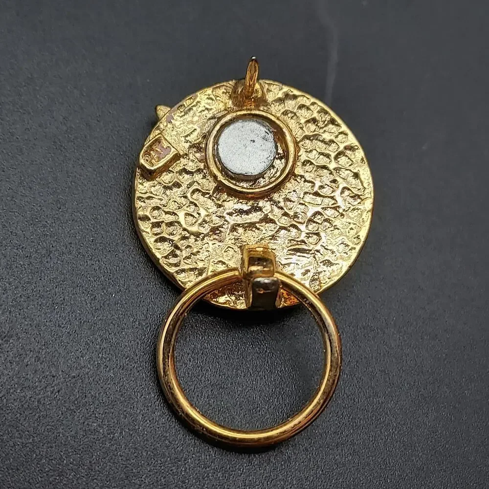 Golf Lover's Pin Tee Club Putter Gold Tone Esther Fuhrman Badge ID Holder